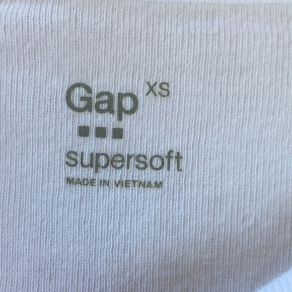 •Classic Gap 3/4 Sleeve Top• - Picture 4 of 5